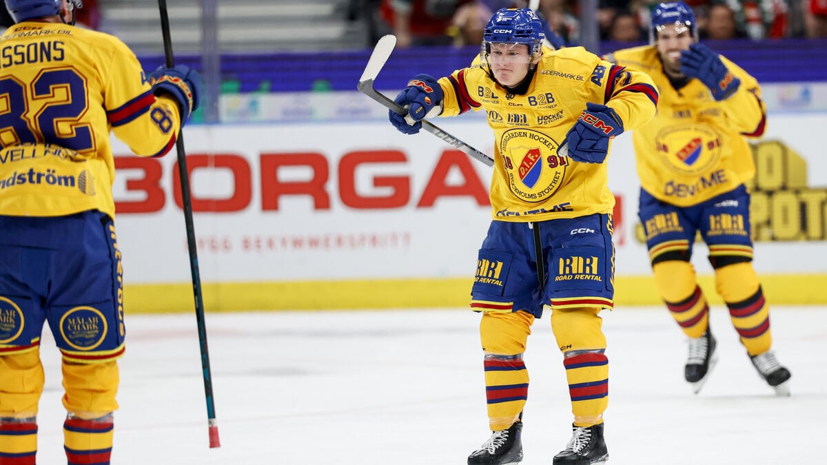 Pyrotechnics in the stands – SHL match delayed