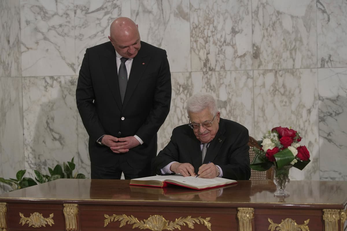 Abbas and Aoun Agree on Controlling Weapons in Lebanon