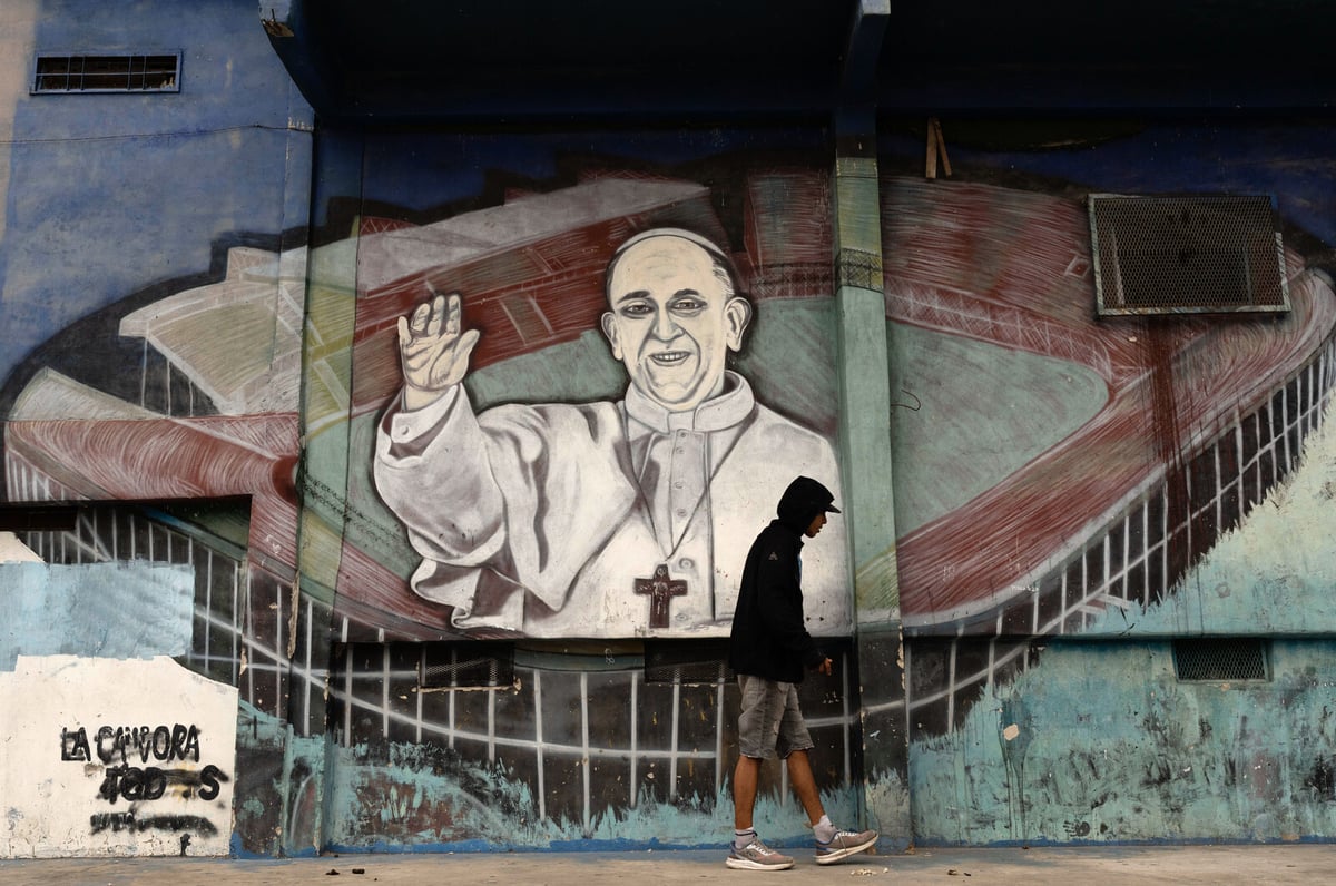 Italy Halts Football to Mourn Pope Francis' Passing