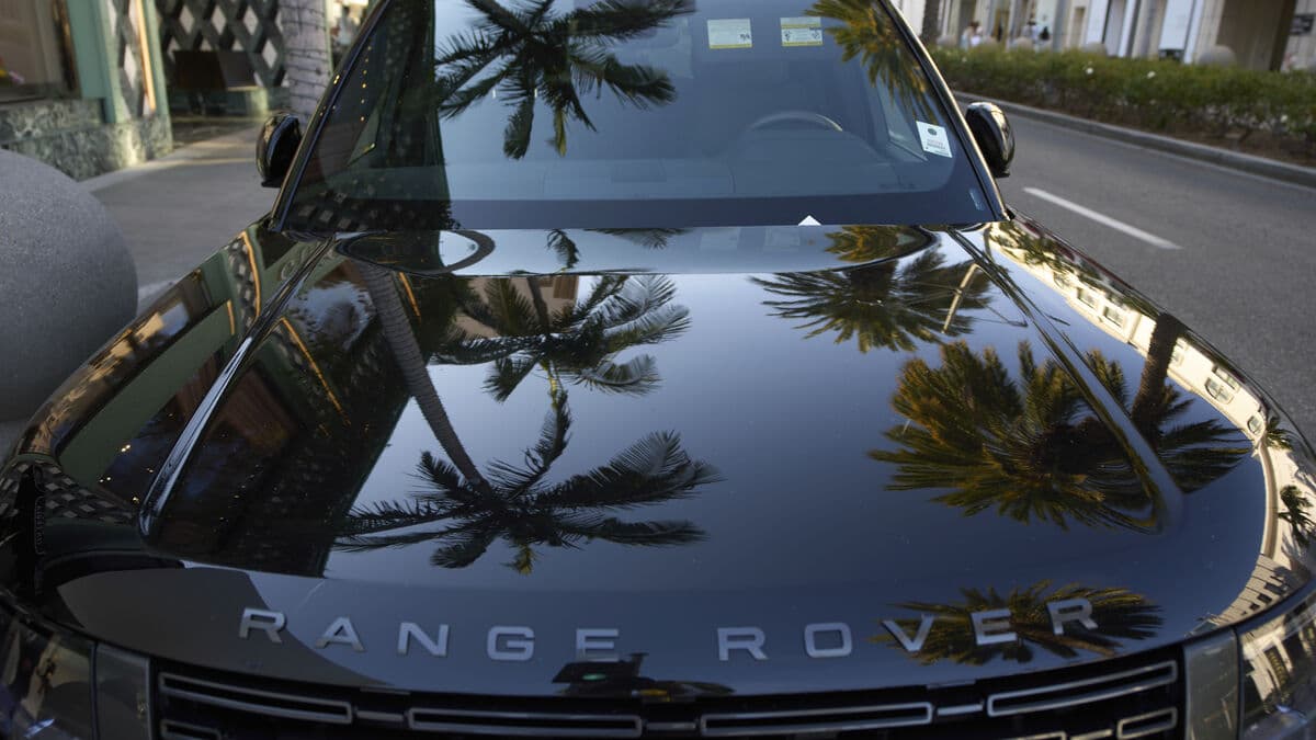 Jaguar Land Rover to cut 4,000 jobs in £1.7 billion savings drive