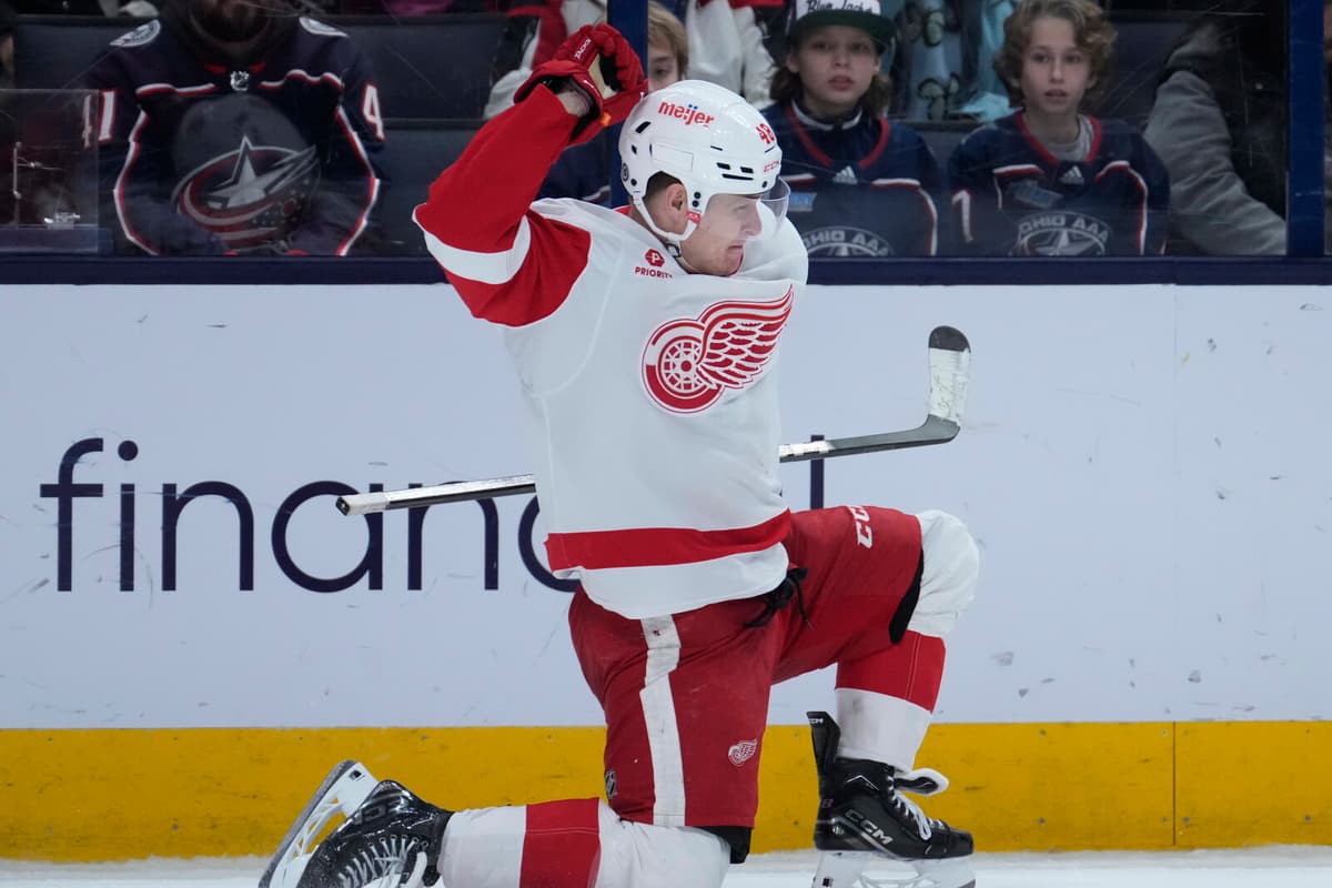 Swedish Duo Shines as Detroit Triumphs Over Dallas 6-4