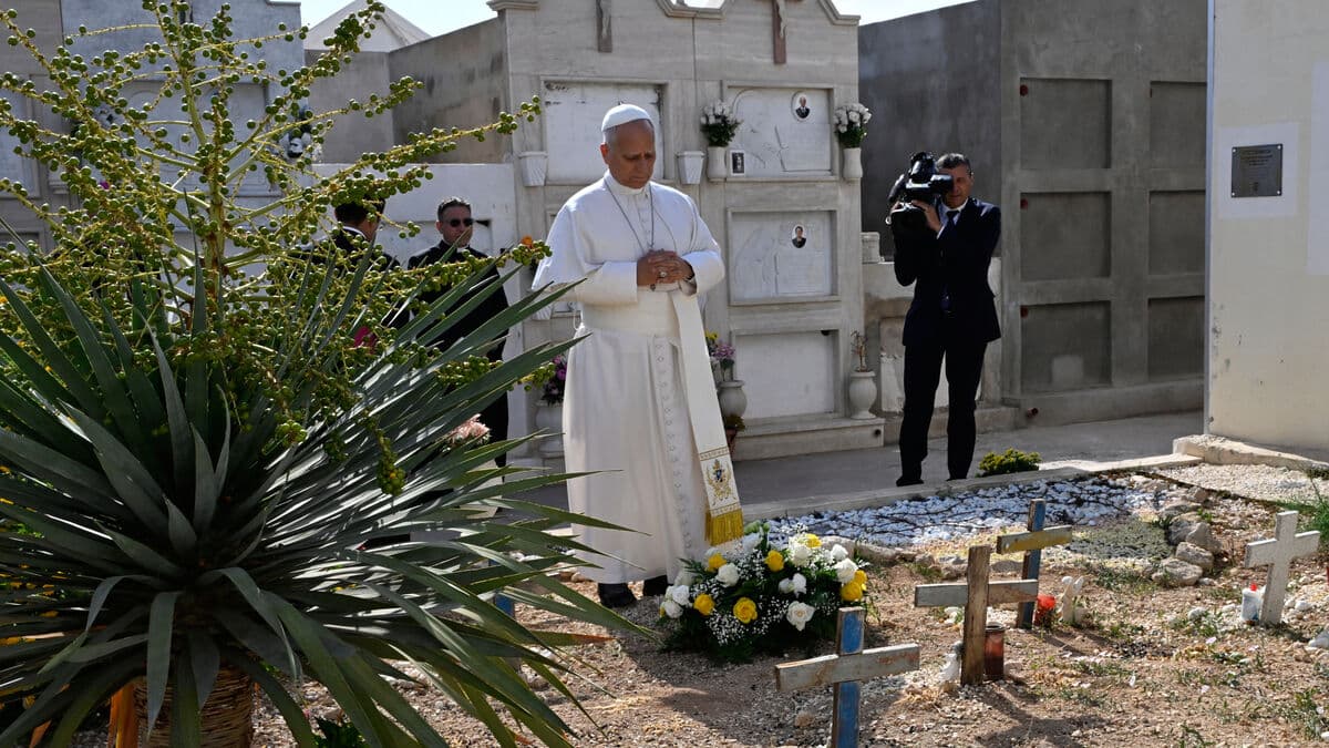 Pope Leo XIV honors migrants on July 4 visit to Lampedusa
