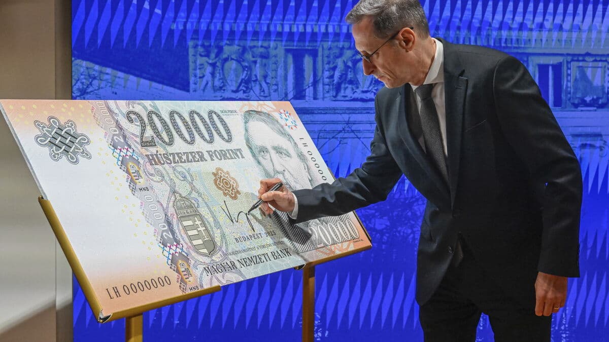 Hungarian minister's criticism weighs on forint