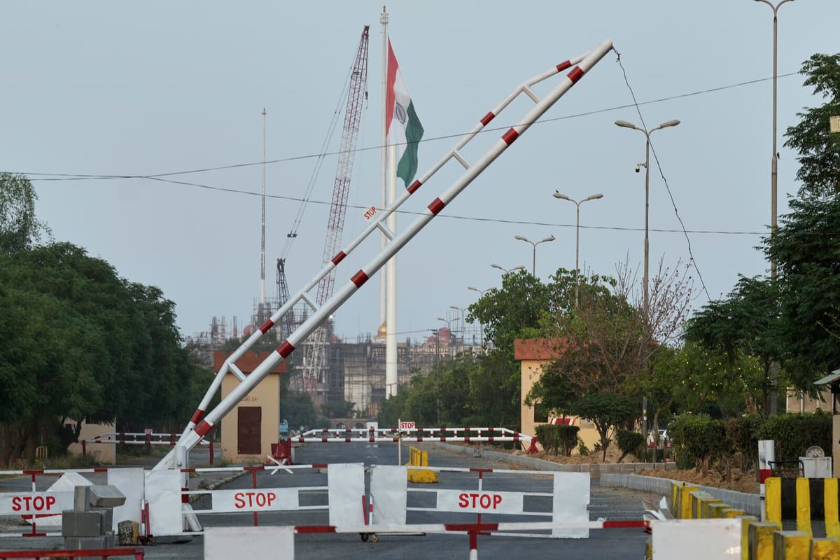 Pakistan Returns Captured Indian Border Guard After Ceasefire