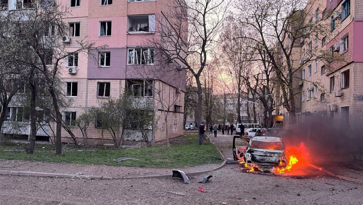 Russian Drone Strike Kills 16 in Zelensky's Hometown Kryvyi Rih