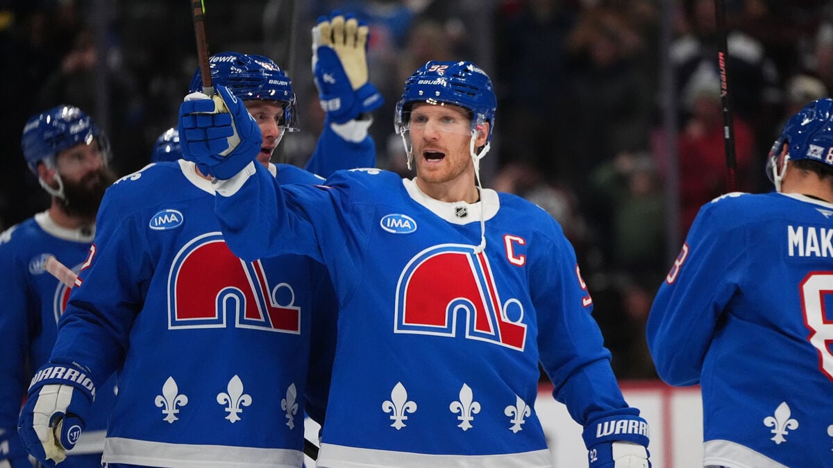 Landeskog double-scorer in Colorado's crushing victory