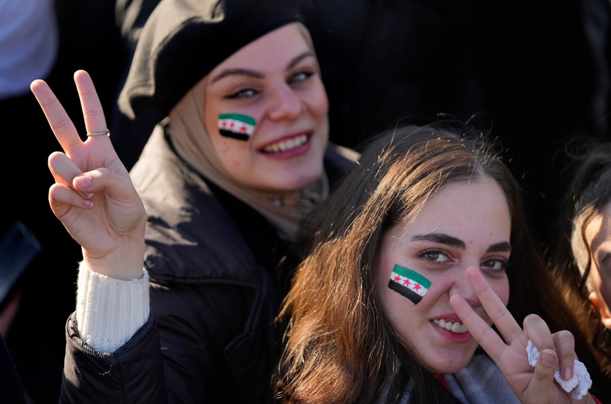 Syrian Women Required to Wear Burkinis on Public Beaches