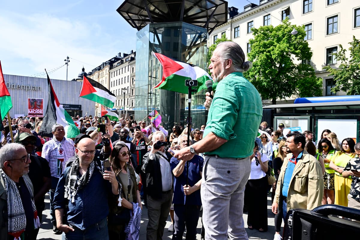 Helldén Regrets Joining Stockholm Palestinian Demonstration