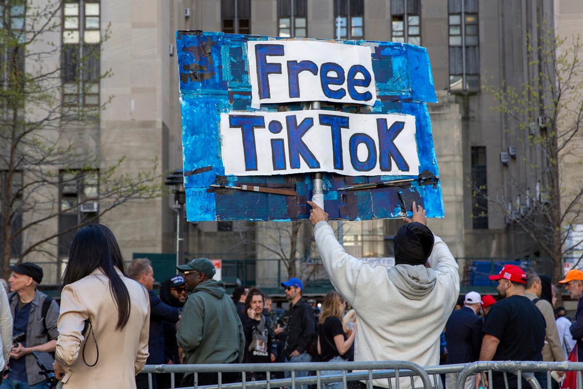 Trump gives Tiktok 75 days before shutdown