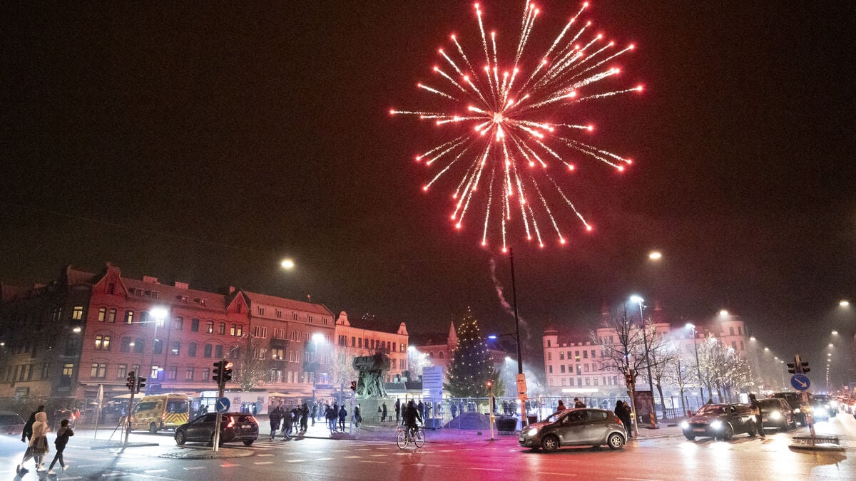 How to Set Off Fireworks Safely This New Year