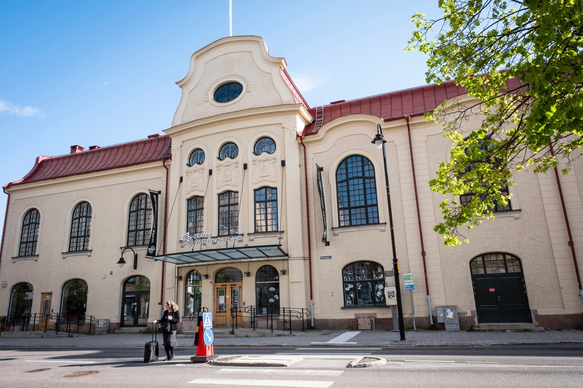 Summer Theater Faces Challenges Amid Economic Cutbacks