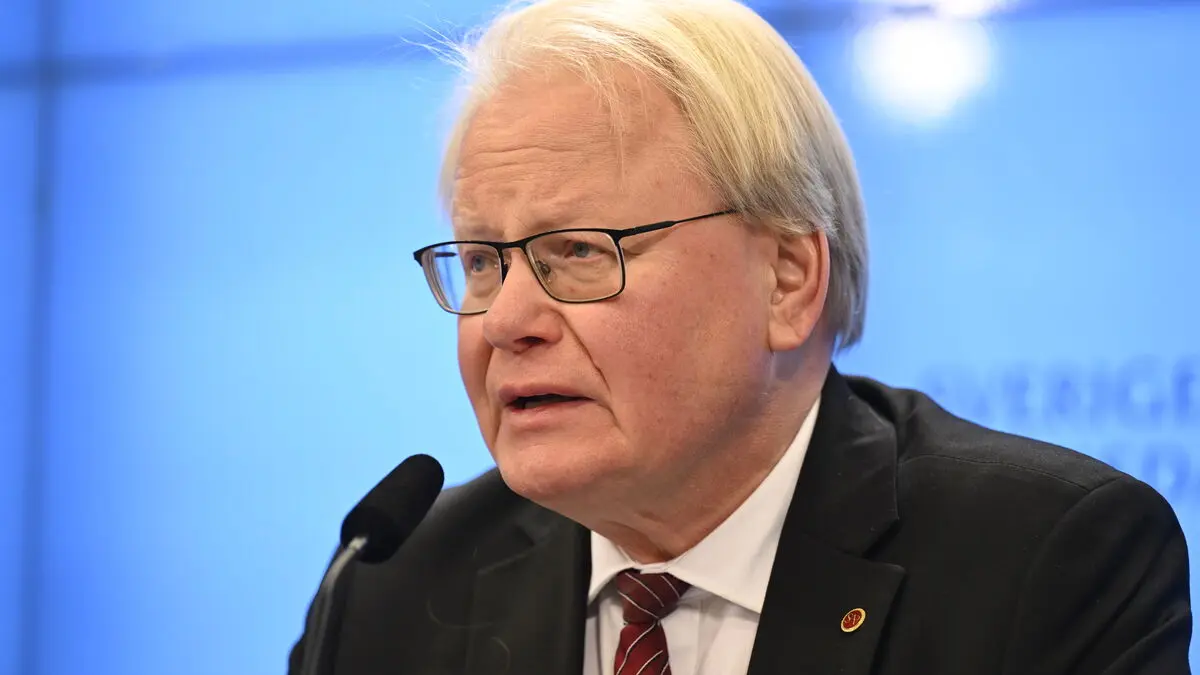 A: The government breaks its promise on defense talks in Sweden