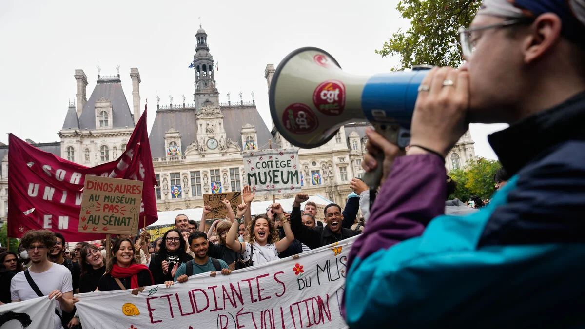 French student protests grow as Greta Thunberg joins rally in Paris