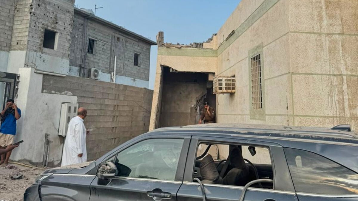 Houthis claim attack on Saudi military base as Saudi Arabia reports injuries in border attack