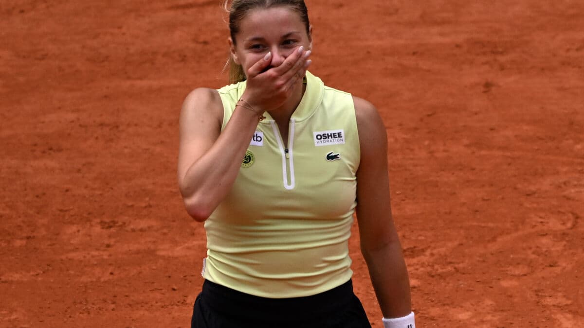 New scare in Paris - 114th-ranked Maja Chwalinska reaches semi-final