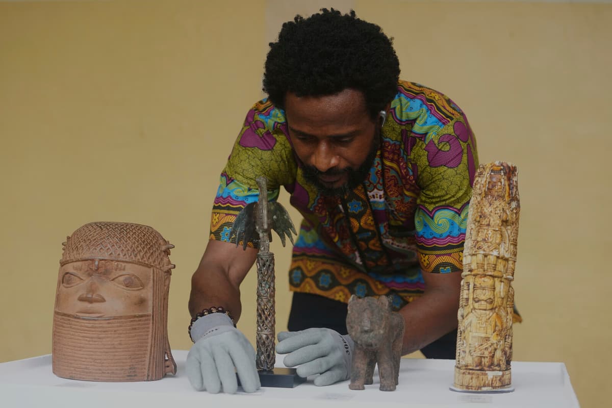 Netherlands Returns 119 Stolen Benin Sculptures to Nigeria