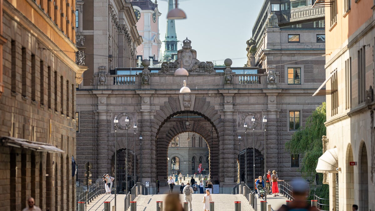 Swedish economy shrinks unexpectedly in first quarter, down 0.2%