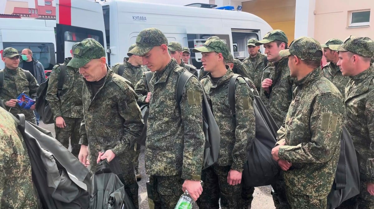 Russia and Ukraine Conduct Major Prisoner Exchange