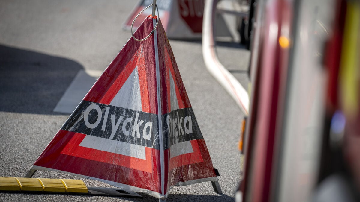 School Taxi and Car Collision in Umeå Leaves Two Seriously Injured