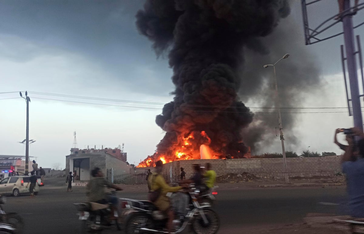 Israeli Navy Attacks Yemen's al-Hudayda Port City