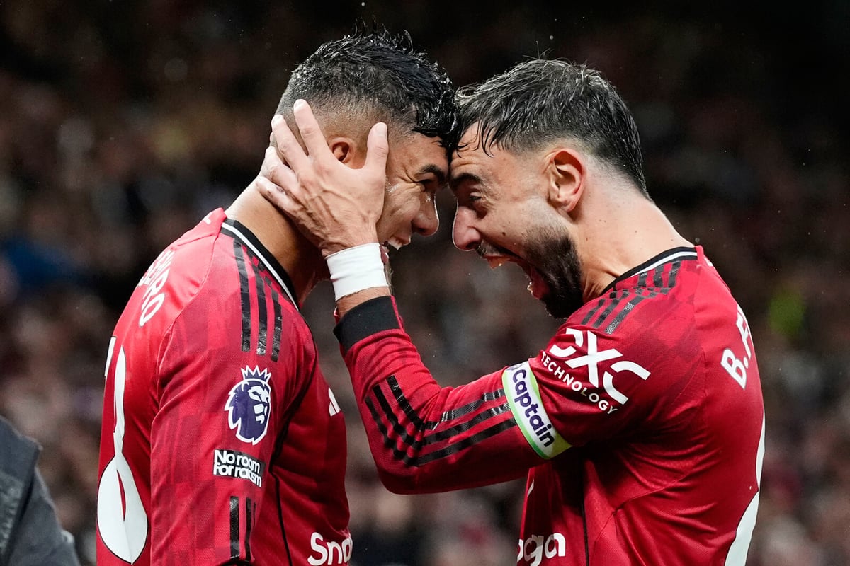 Manchester United Triumphs 2-1 Over Chelsea in Rainy Clash