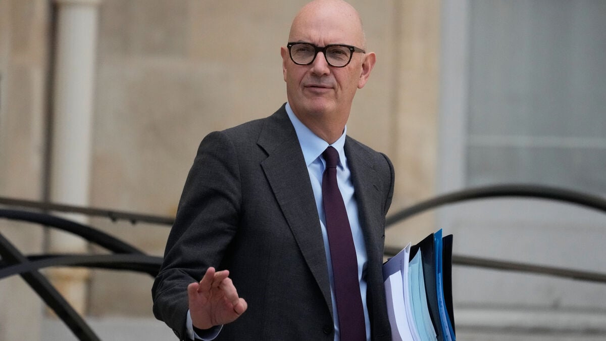 France's Credit Rating Downgraded by S&P Global