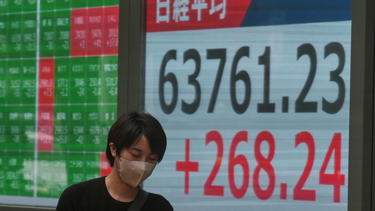 Mostly bearish day on Asian stock markets, Japan's Nikkei climbs 1.3 percent