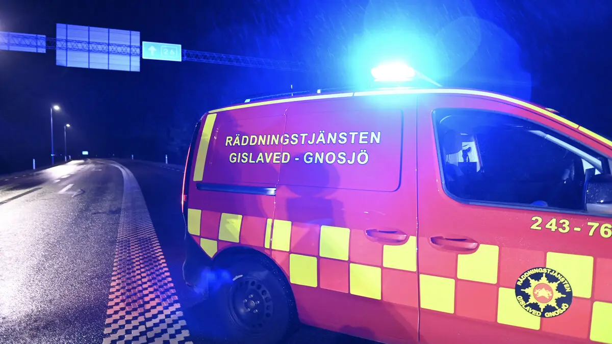 Man Dies in Head-On Collision Between Bus and Car on Highway 26