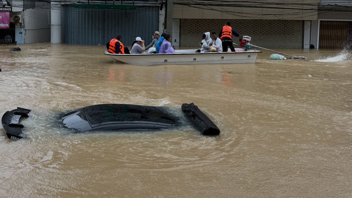Many dead in flooding in Thailand