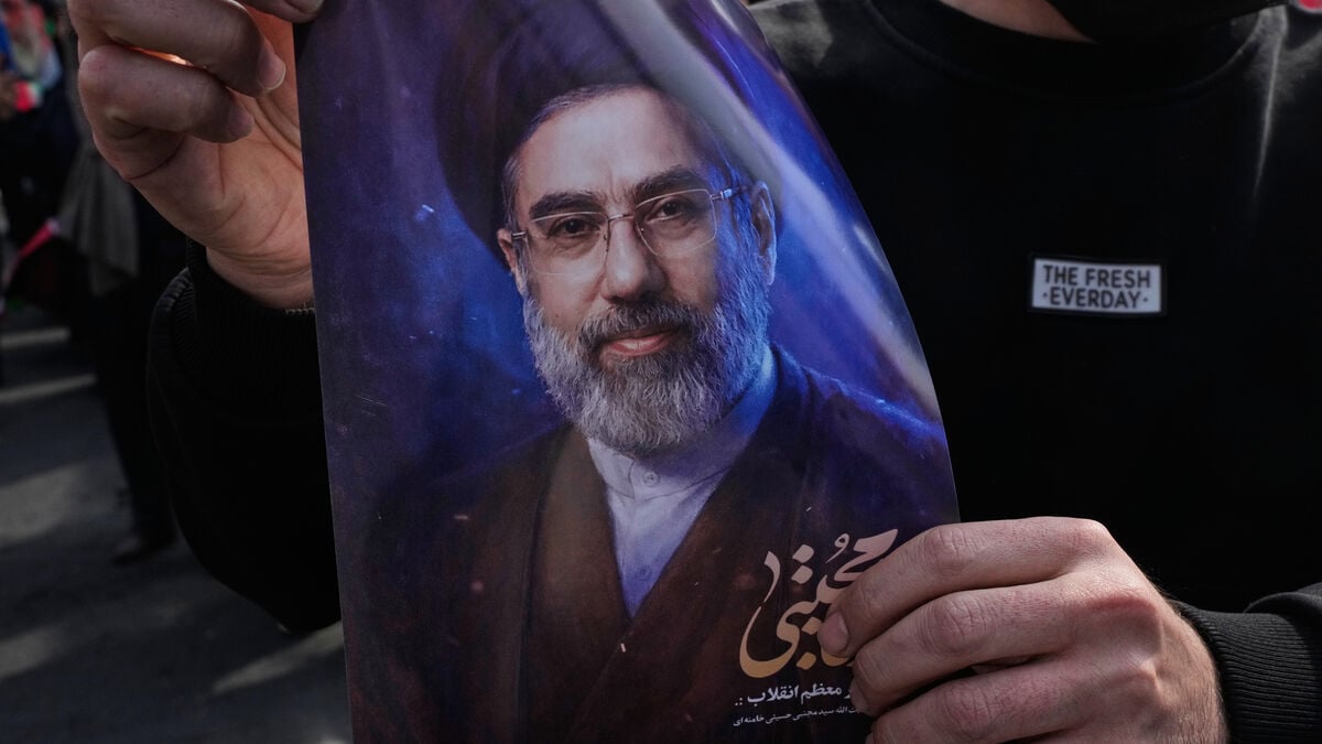 Iran's leader says keep the Strait of Hormuz closed
