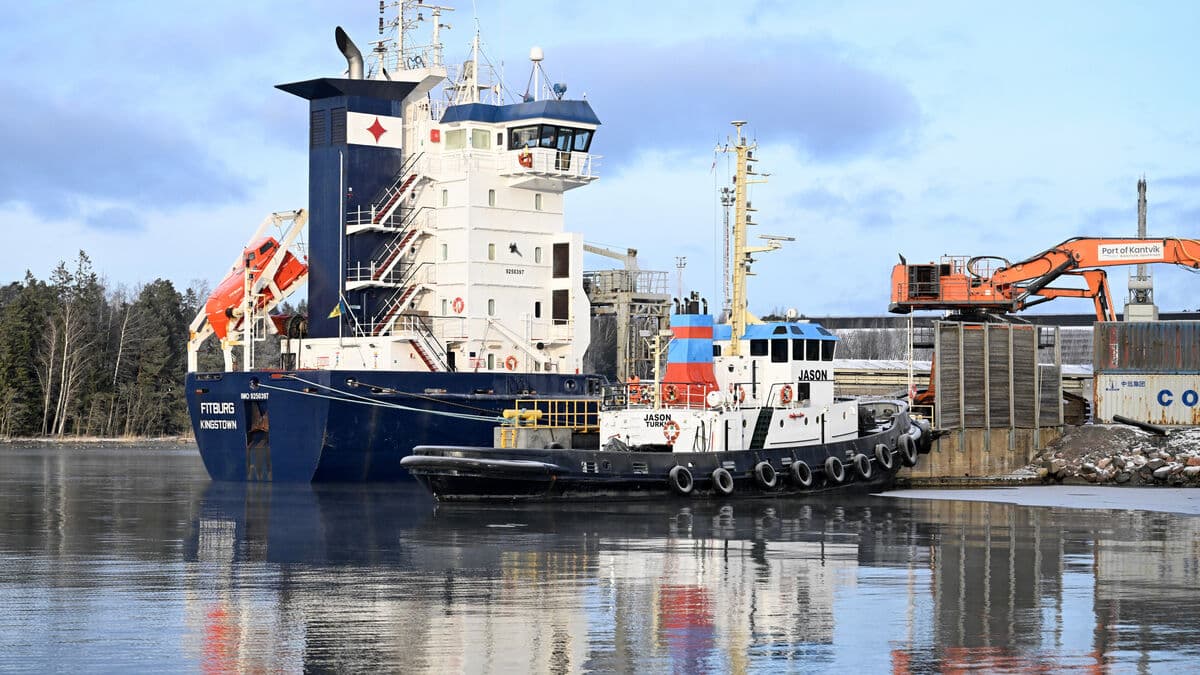 Russian captain on trial in Finland over cable damage case
