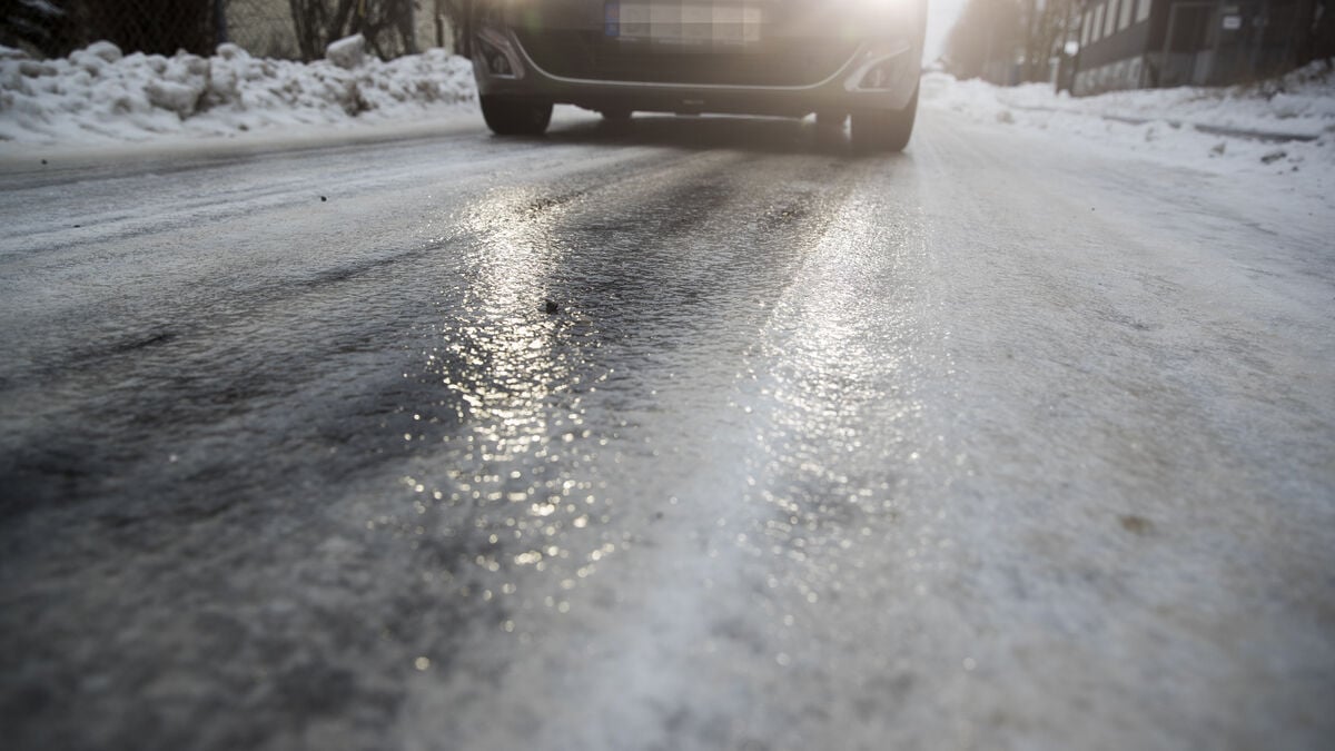 SMHI issues yellow warning for icy conditions in western and southern Sweden