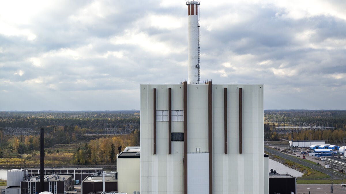 Unexpected turbine failure takes Forsmark reactor partly offline
