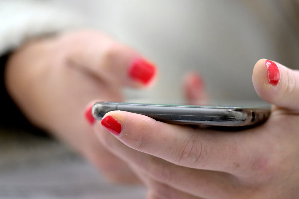 Excessive Screen Time Disrupts Teen Sleep and Mental Health, Study Finds