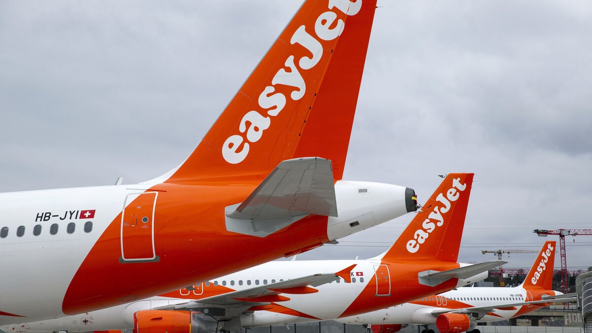 Difficult situation for easyJet - raising flight prices