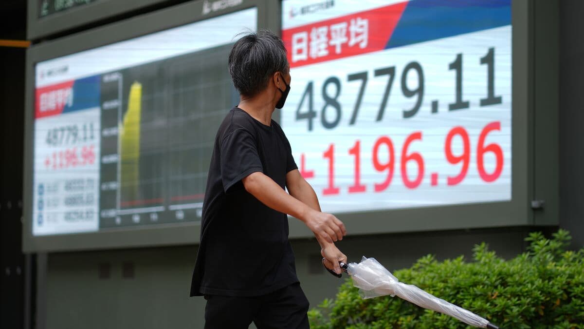 China's GDP Growth Boosts Asian Stock Markets