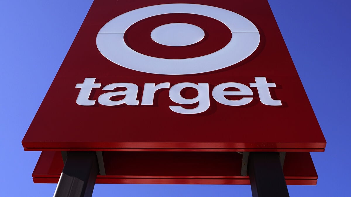 US retail sales boss lowers forecast