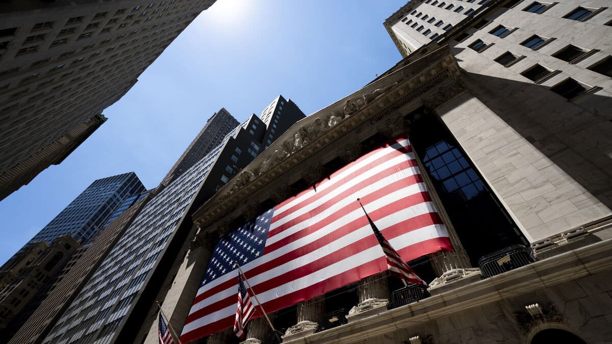 Wall Street opens sharply higher as oil prices fall and Fed confidence grows
