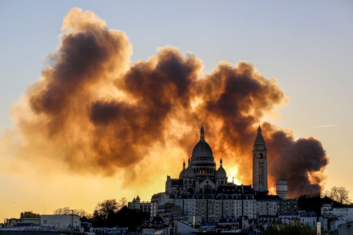 Firefighters Battle Massive Blaze at Paris Recycling Center