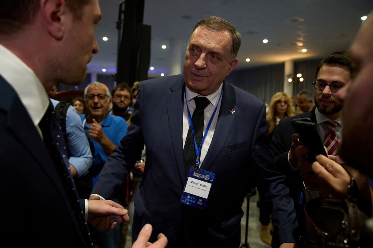 Bosnian Police Fail to Arrest Wanted Serb President Milorad Dodik