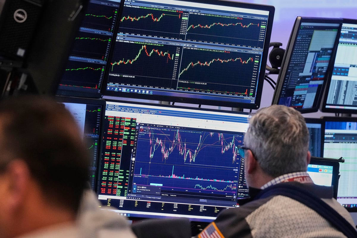US Stock Markets Close Higher After Volatile Trading