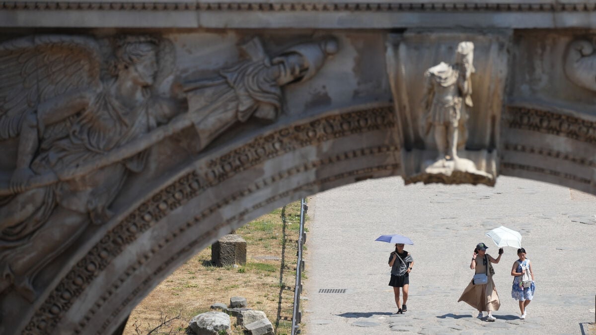 Italy issues extreme heat warning as temperatures set to top 40C