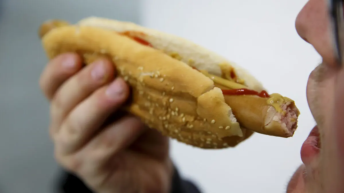 Scientists call for stricter regulations on junk food