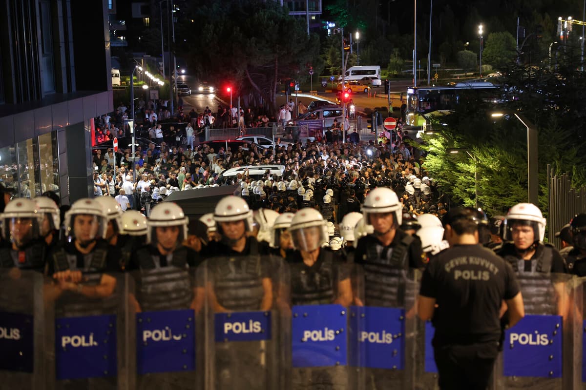 Mayor and 47 Officials Arrested in Istanbul Raid