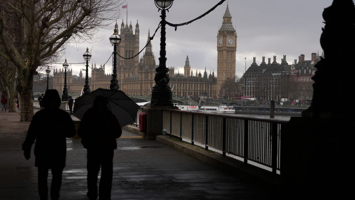 British Labour MP steps aside amid partner's China spy investigation