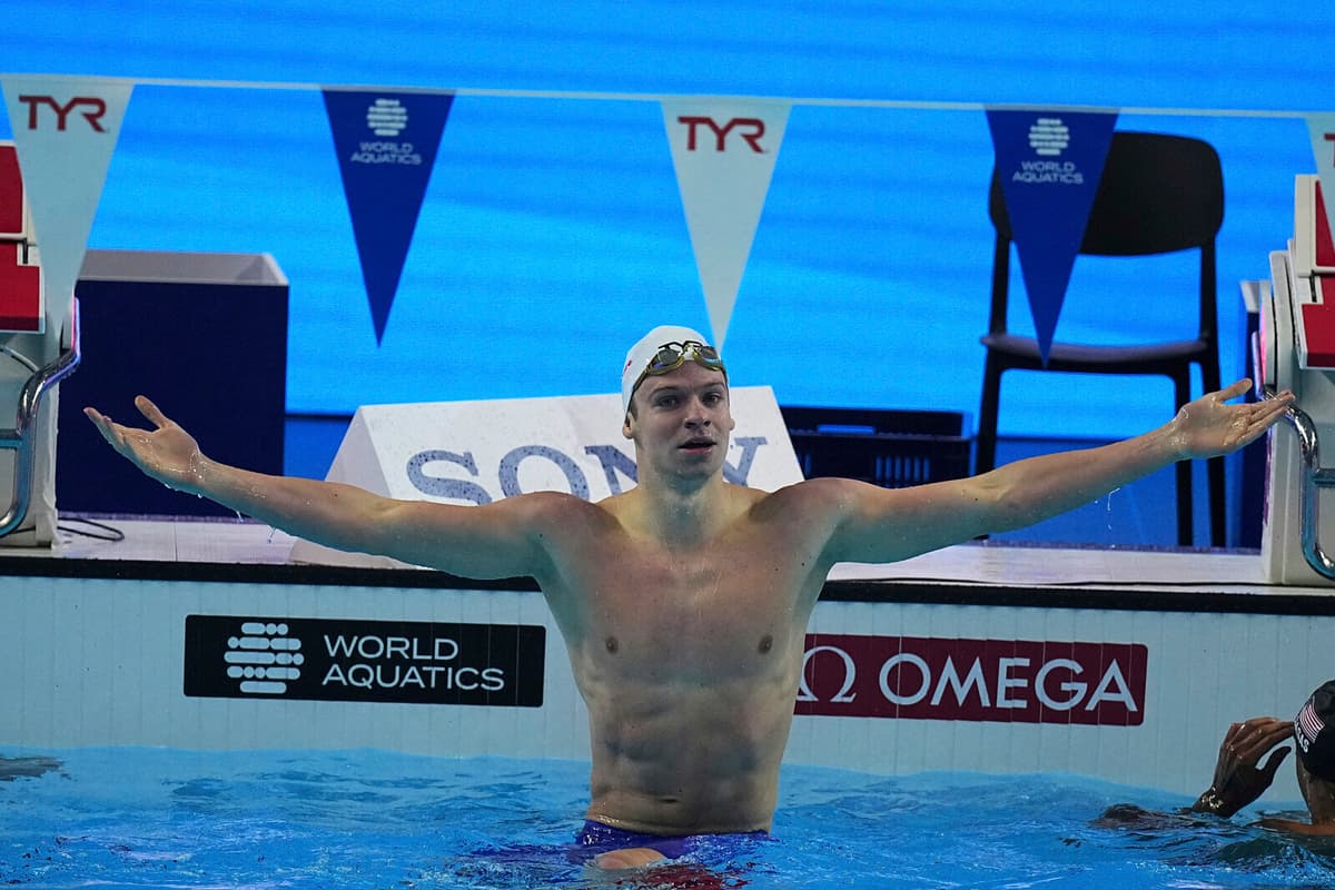 Léon Marchand Breaks 200m Medley World Record at World Championship