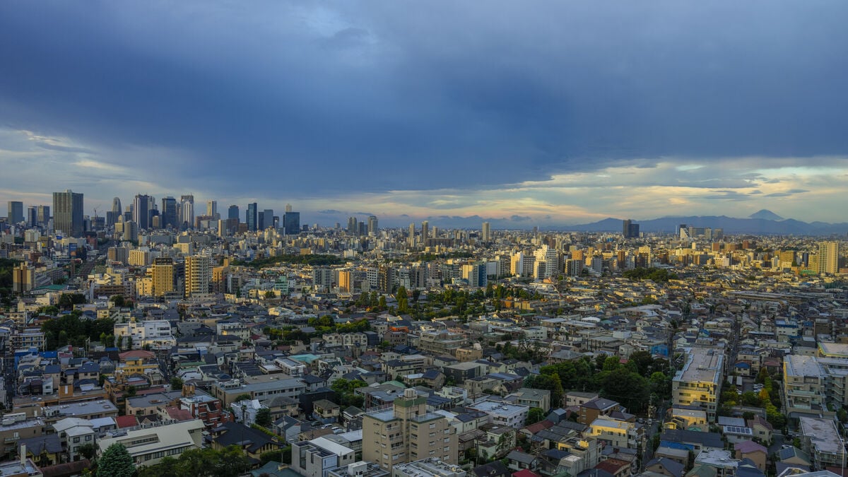 Asian stock markets mixed on Thursday, with Tokyo up and China down