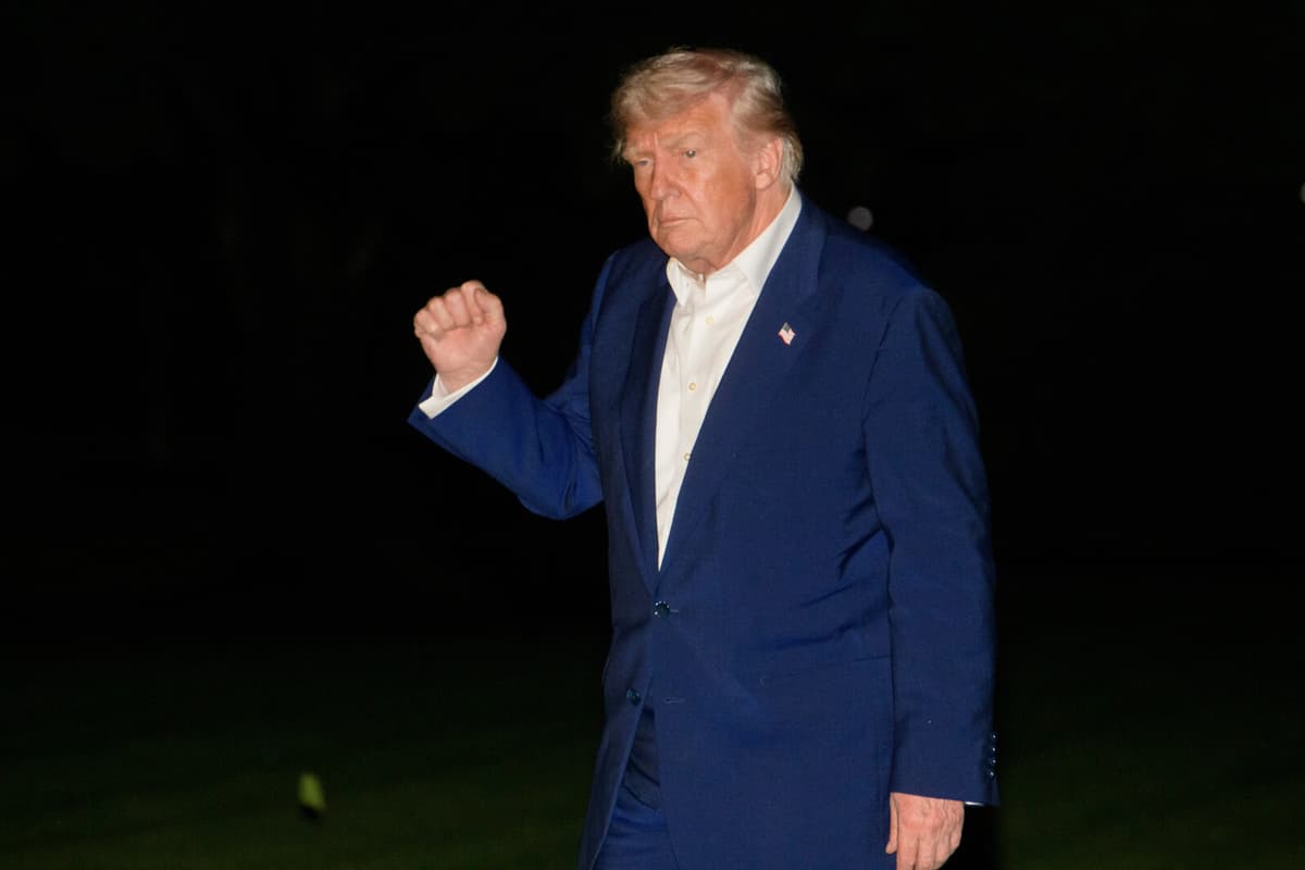 Trump to Discuss Ceasefire with Putin on Monday