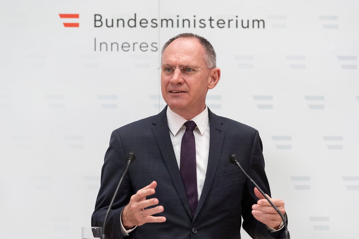 Austria Deports Syrian Criminal Amid Strict Asylum Policy