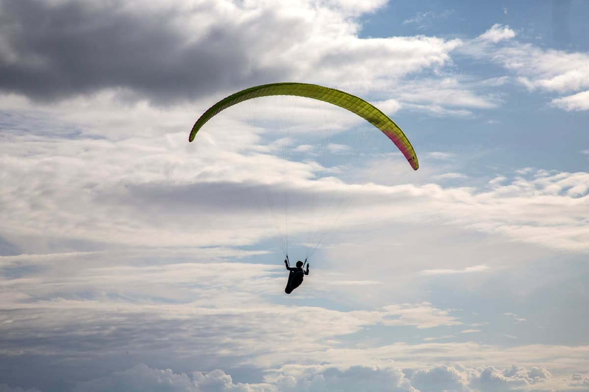 Paraglider Crashes into Mountain in Åre, Rescued by Helicopter